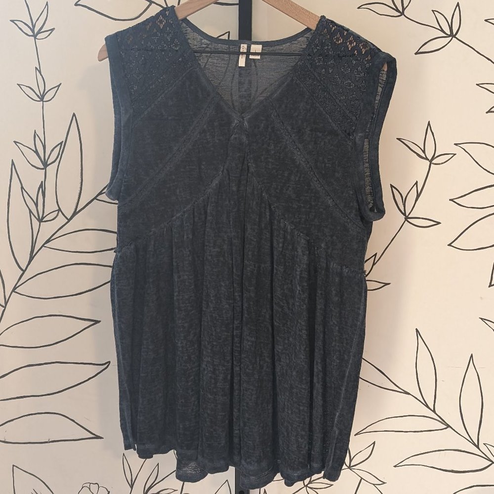 C Est. 1946 Blue Flowy Top